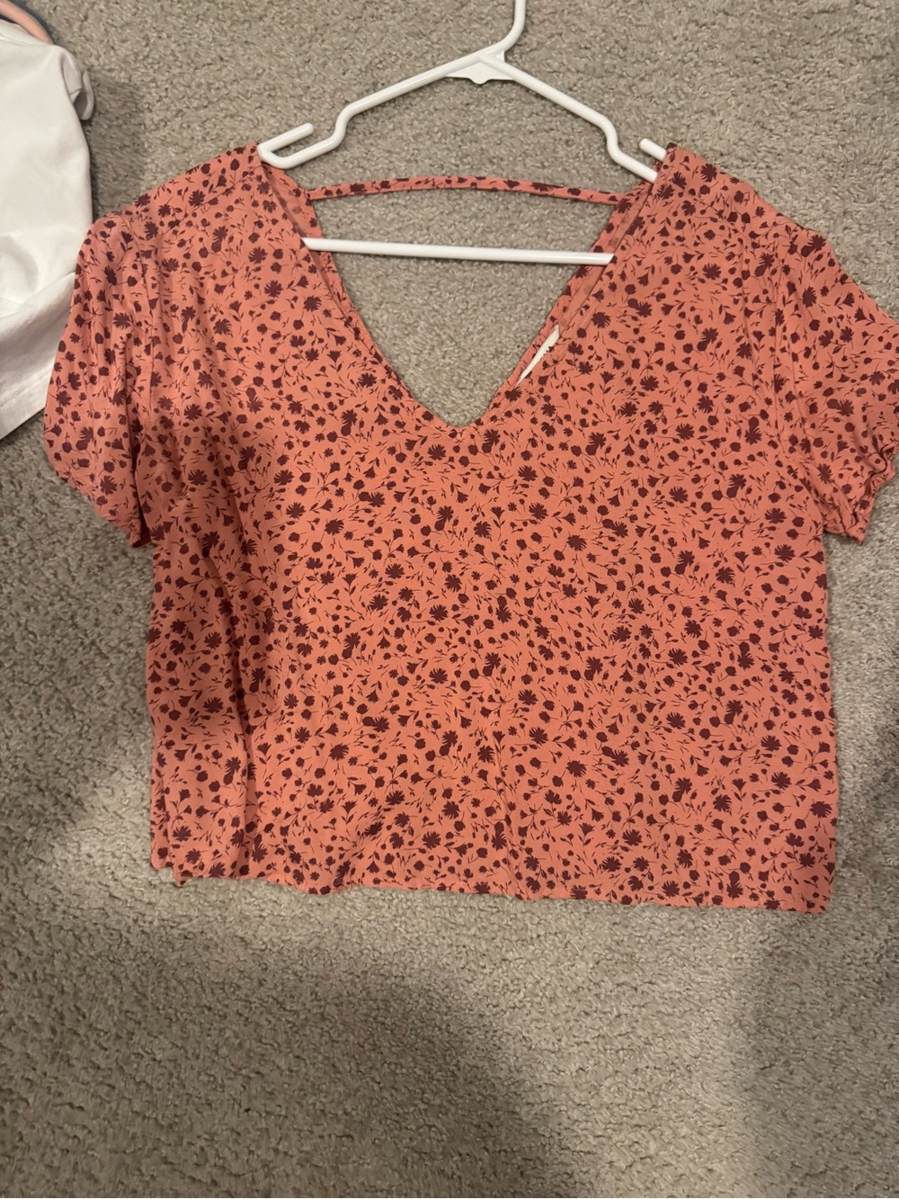 Arizona Jean Company Coral Floral V-Neck Crop Top